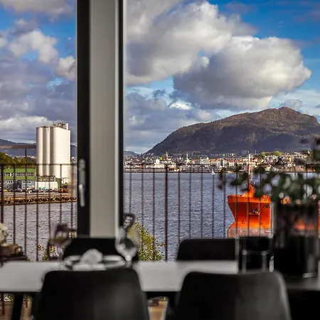 Luxurious Seafront W/free Parking Daire Bergen