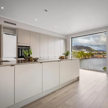 Luxurious Seafront W/free Parking Daire *
