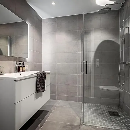 Luxurious Seafront W/free Parking Apartment *